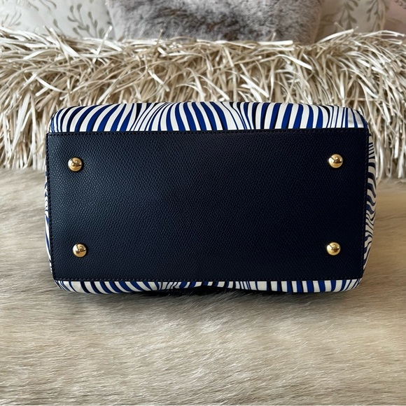 VERA BRADLEY Streeterville Ella Tote Blue White Wavy Stripe Water Repellant - Picture 11 of 15